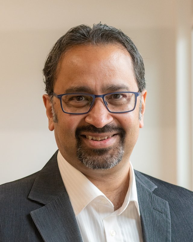 Portrait of Dr Deepak Parashar